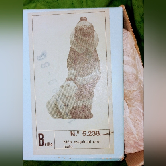 Lladro Eskimo Boy with Pet Polar Bear Porcelain Figurine (EUC) - Picture 12 of 13